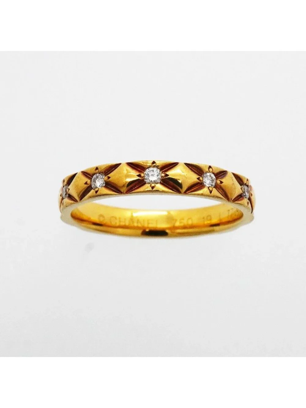 Chanel Ring Quilted 18K Yellow Gold Diamond